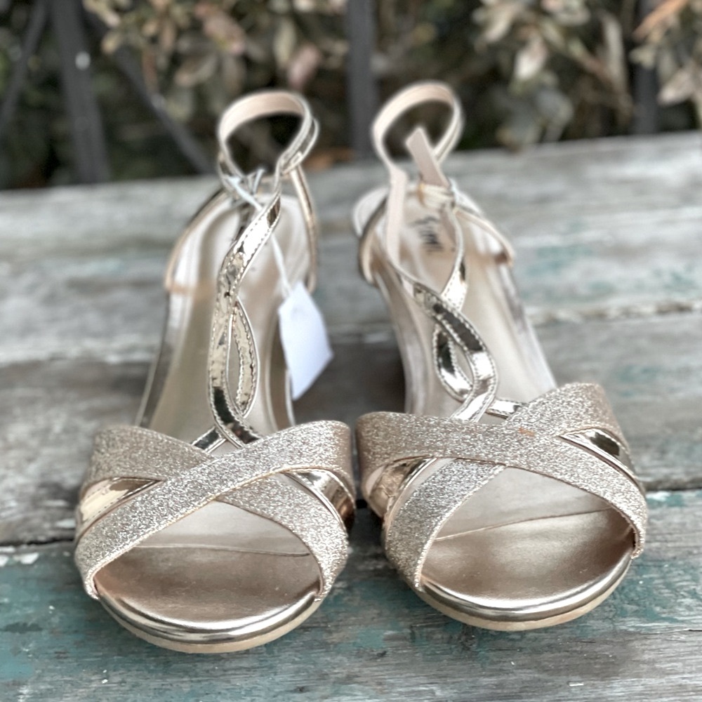 Fioni gold wedge sandals 7.5